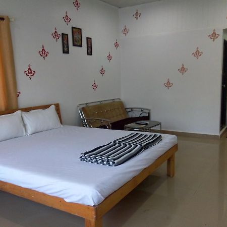 Om Shree Bed And Breakfast Harihareshwar Екстериор снимка