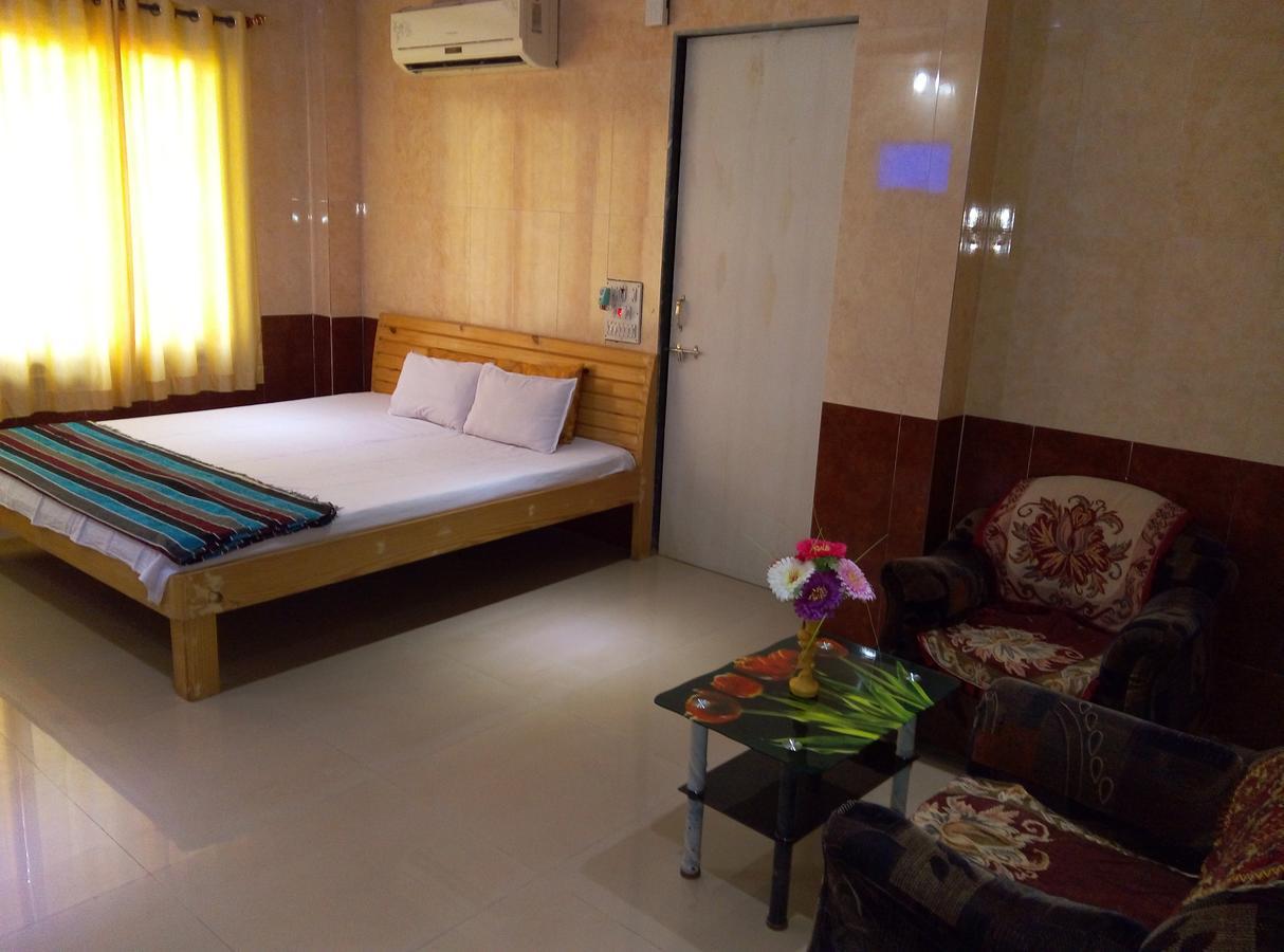 Om Shree Bed And Breakfast Harihareshwar Екстериор снимка