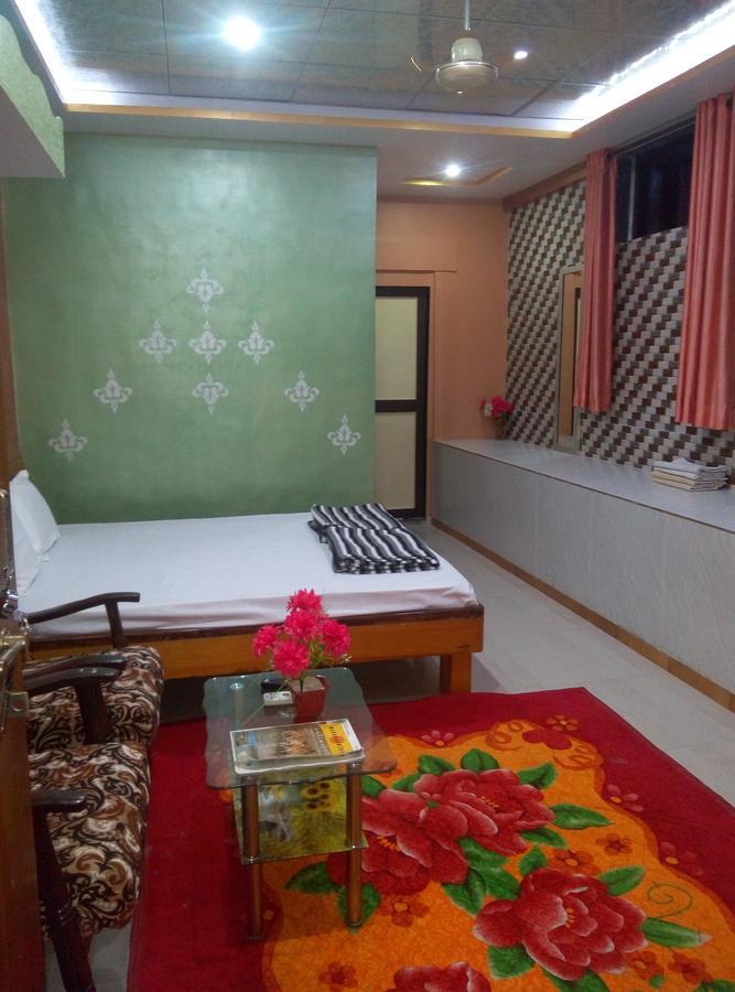 Om Shree Bed And Breakfast Harihareshwar Екстериор снимка