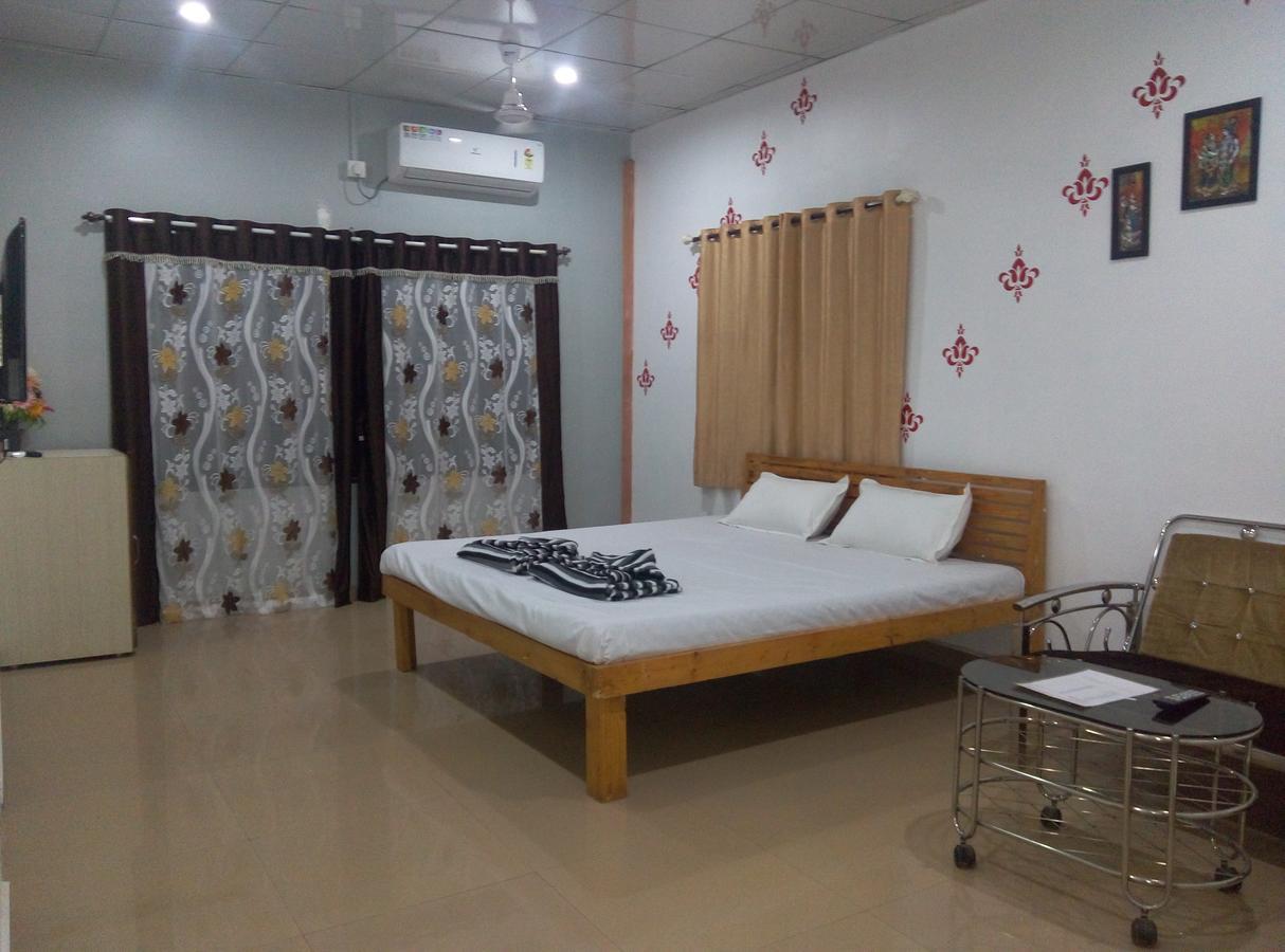 Om Shree Bed And Breakfast Harihareshwar Екстериор снимка