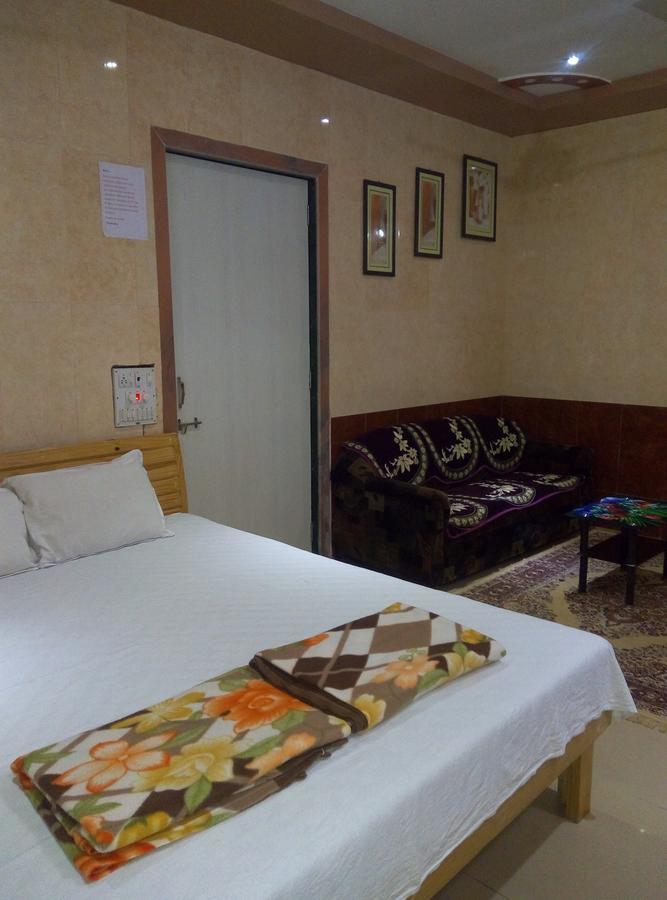Om Shree Bed And Breakfast Harihareshwar Екстериор снимка